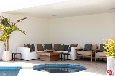 This completely reimagined, exceptional oceanfront estate offers - photo 14