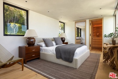 This completely reimagined, exceptional oceanfront estate offers - photo 16