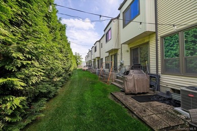 Welcome to the Glen! This two-level townhome boasts 1500+ square - photo 16