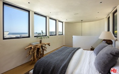 This completely reimagined, exceptional oceanfront estate offers - photo 17