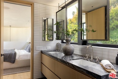 This completely reimagined, exceptional oceanfront estate offers - photo 20