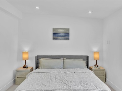 Welcome to this exceptional newly renovated modern luxury - photo 22