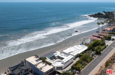 This completely reimagined, exceptional oceanfront estate offers - photo 30