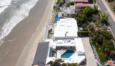 This completely reimagined, exceptional oceanfront estate offers - photo 31