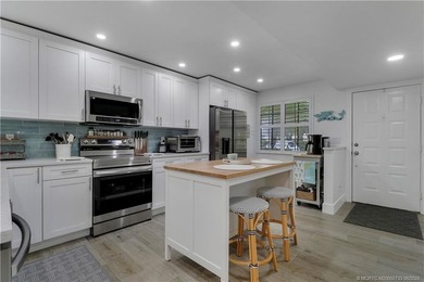 Gorgeous! Completely updated 2 BD, 2BA 1ST Floor, corner unit in - photo 3