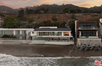 This completely reimagined, exceptional oceanfront estate offers - photo 35