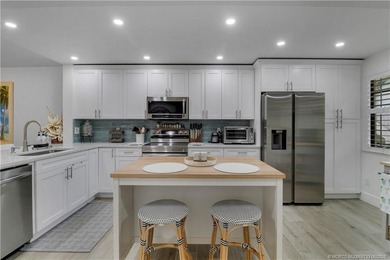Gorgeous! Completely updated 2 BD, 2BA 1ST Floor, corner unit in - photo 5