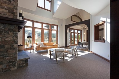 Privacy, space, and connection to nature define this exceptional - photo 11
