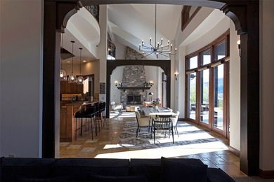 Privacy, space, and connection to nature define this exceptional - photo 21