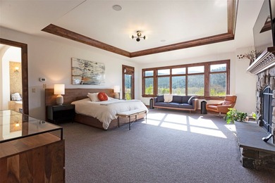 Privacy, space, and connection to nature define this exceptional - photo 31