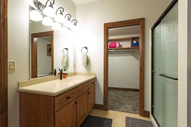 Privacy, space, and connection to nature define this exceptional - photo 49