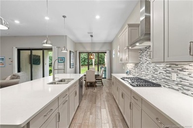 Exceptional quality and designer finishes define this stunning - photo 9
