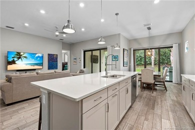 Exceptional quality and designer finishes define this stunning - photo 10