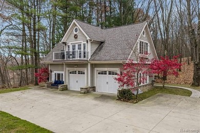 (private lake, pond, creek) Home Active Under Contract in Holly Michigan