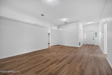 This well-maintained 3-bedroom, 2-bathroom home in Jacksonville - photo 2