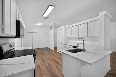 This well-maintained 3-bedroom, 2-bathroom home in Jacksonville - photo 5