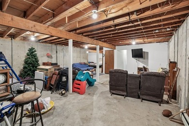 Have you been wanting for a Grinnell acreage? This one might be