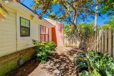 Rare opportunity to own a corner 3 bedroom, 2 bathroom - photo 22