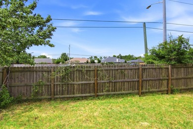 Welcome home to this cute and practical 3-bedroom, 2-bath HOME - photo 29