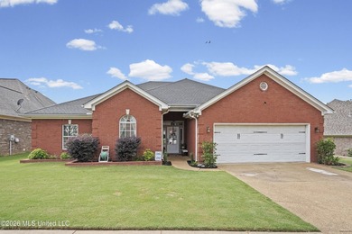 Welcome to 1211 Cross Creek E Drive in Hernando, where comfort - photo 1