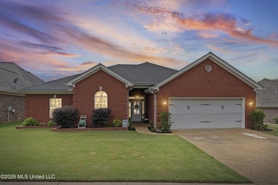 Welcome to 1211 Cross Creek E Drive in Hernando, where comfort - photo 3