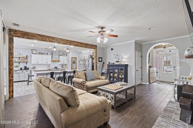 Welcome to 1211 Cross Creek E Drive in Hernando, where comfort - photo 7