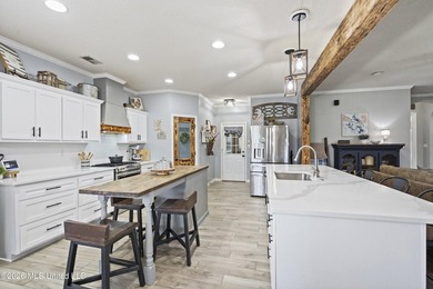 Welcome to 1211 Cross Creek E Drive in Hernando, where comfort - photo 9