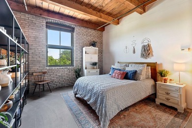 Welcome to your new home at the historic 1913 Calumet Building! - photo 10