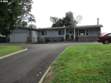 Lake Home For Sale in Roseburg, Oregon