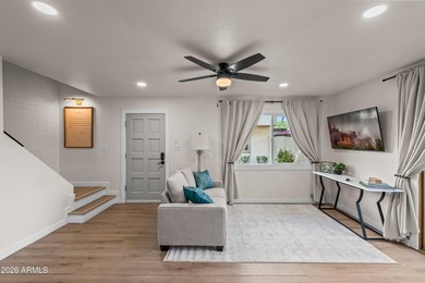 Sophisticated and beautifully updated, this 3-bedroom residence - photo 1