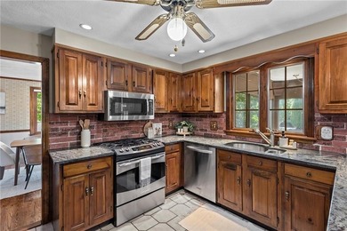 Welcome to a stately home ideally sited in desirable Ferncliffe - photo 13