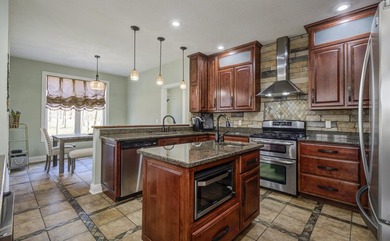 Experience lake living in this beautifully designed 4 bedroom, 3 - photo 14