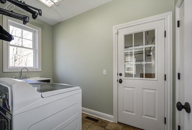 Experience lake living in this beautifully designed 4 bedroom, 3 - photo 18