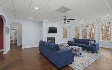Experience lake living in this beautifully designed 4 bedroom, 3 - photo 27