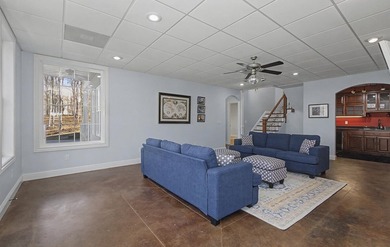 Experience lake living in this beautifully designed 4 bedroom, 3 - photo 28