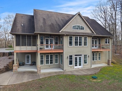 Experience lake living in this beautifully designed 4 bedroom, 3 - photo 31