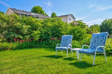 Perfectly situated in the popular Fieldstone neighborhood, this - photo 31