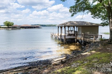 Lake Tillery sunsets, gentle waters, and a beautifully shaded - photo 33