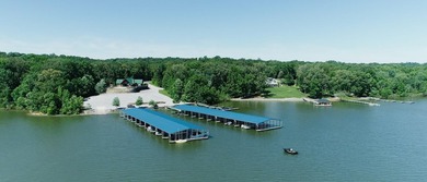 Experience lake living in this beautifully designed 4 bedroom, 3 - photo 34