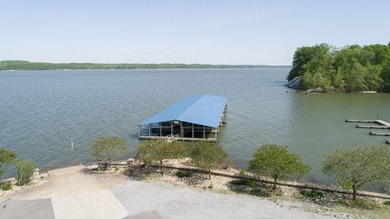 Experience lake living in this beautifully designed 4 bedroom, 3 - photo 35