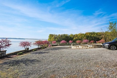 Experience lake living in this beautifully designed 4 bedroom, 3 - photo 39
