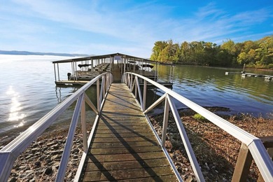 Experience lake living in this beautifully designed 4 bedroom, 3 - photo 40