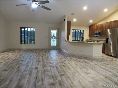 Welcome to a home designed for those who value comfort, privacy - photo 7