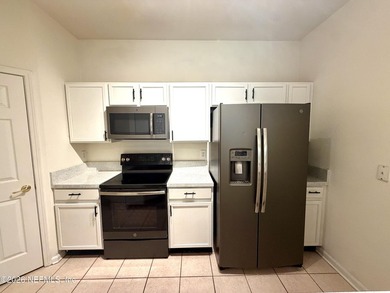 Welcome to Unit #517 at The Overlook, a sought-after gated - photo 5