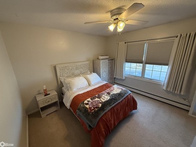 Great opportunity to own a beautifully remodeled duplex just - photo 29