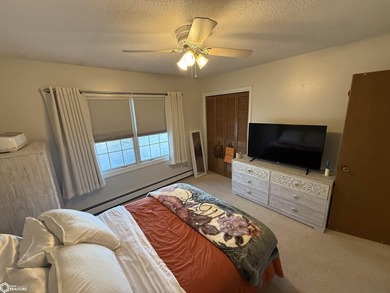 Great opportunity to own a beautifully remodeled duplex just - photo 30