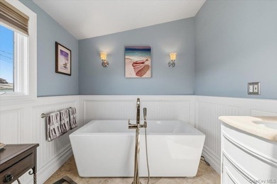 Nestled in the heart of desirable Massapequa and just minutes - photo 32