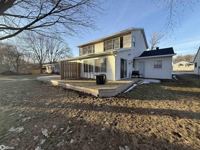 Great opportunity to own a beautifully remodeled duplex just - photo 32