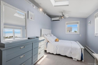 Nestled in the heart of desirable Massapequa and just minutes - photo 34