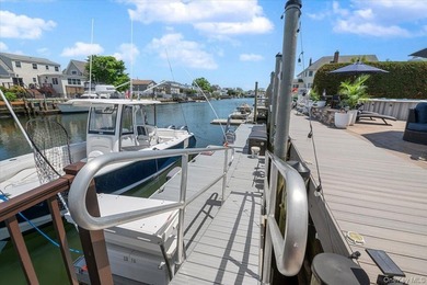 Nestled in the heart of desirable Massapequa and just minutes - photo 41